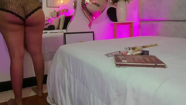 naomiii   online show from March 27, 11:44 am