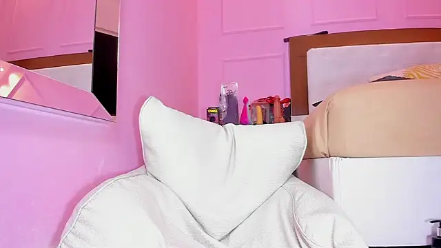 alysonJackson online show from March 10, 7:40 pm