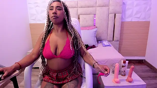  Eveelyn online show from March 10, 8:02 pm