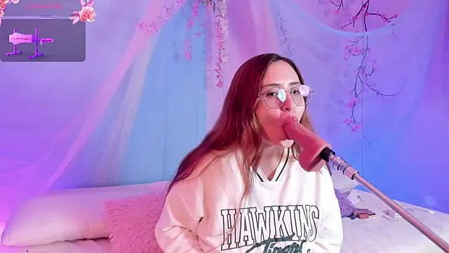 centaurigirl online show from August 9, 4:07 am