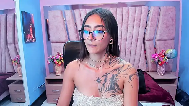 Miaa Thopmson online show from November 14, 10:43 pm