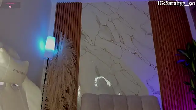 sara gwen online show from April 8, 4:58 am