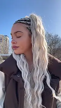 KikiWatson online show from March 11, 7:45 am