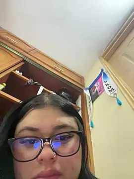 alissonfernandez  online show from March 28, 12:26 pm