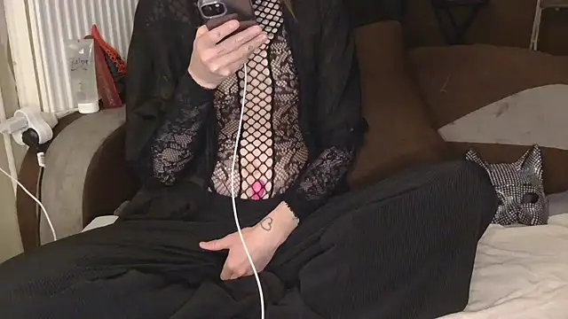 liloucamchaudee online show from March 24, 9:09 pm