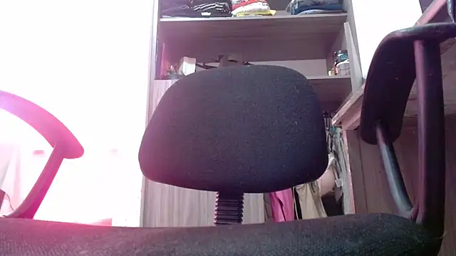 nicolle milf1978 online show from April 15, 2:50 pm