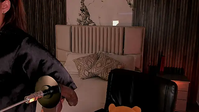 Lillyortiz online show from February 13, 9:05 pm