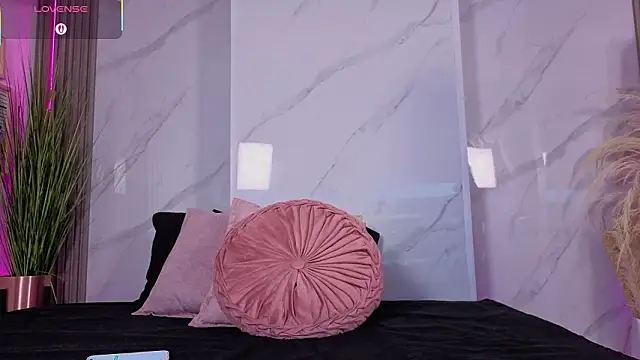 Chlooee   online show from March 6, 2:06 am