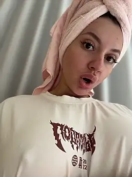 JulliaVegas online show from March 24, 2:28 am