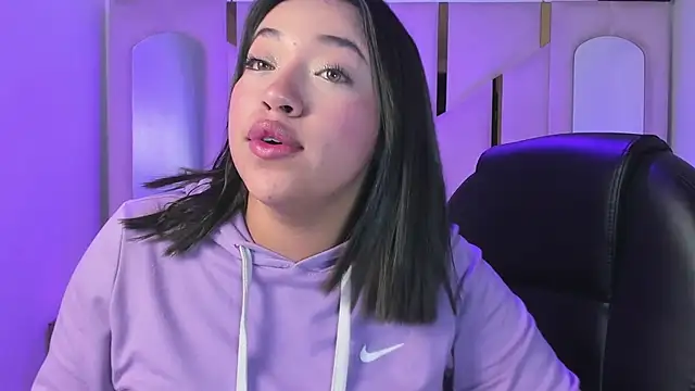 IsabellRodriguez18 online show from April 6, 5:19 am