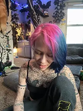 trashbrat online show from March 15, 12:01 am