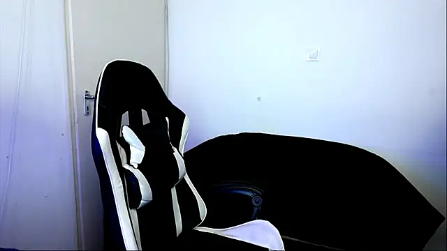 ShyHotNerd online show from July 28, 7:39 pm