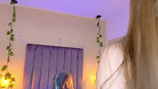 Dahlia Rousse online show from March 27, 8:26 am