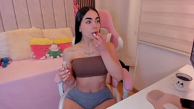 tamy xoo online show from April 2, 7:00 pm