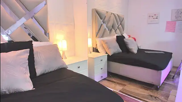 raquell moore online show from April 7, 11:56 am