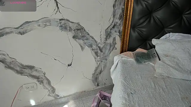 DalayMoore online show from March 8, 8:24 pm