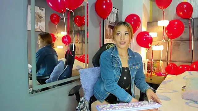 zoe taylorr1 online show from February 13, 6:20 pm