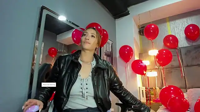 zoe taylorr1 online show from February 15, 11:31 am