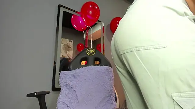 zoe taylorr1 online show from February 11, 11:44 am