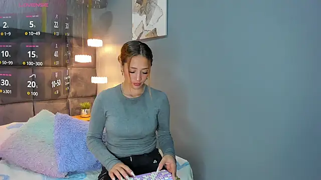 zoe taylorr1 online show from February 4, 11:57 am