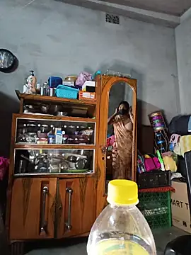 birds0641 online show from July 31, 6:31 pm