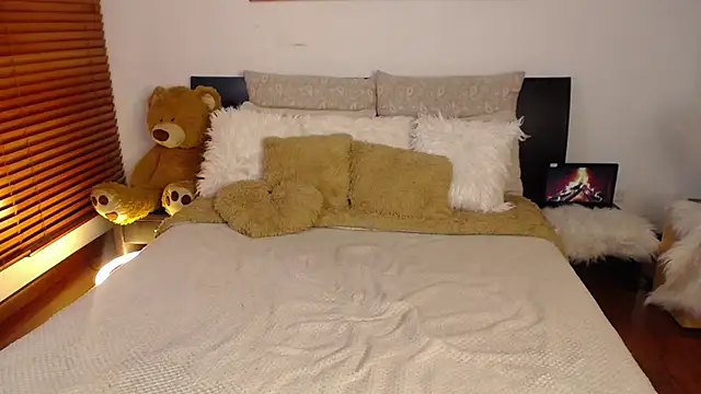 miaderail online show from February 7, 2:59 am