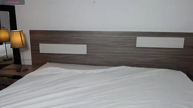 Liiamthompson online show from March 22, 9:26 am