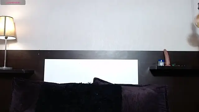 Liiamthompson online show from April 16, 8:08 pm