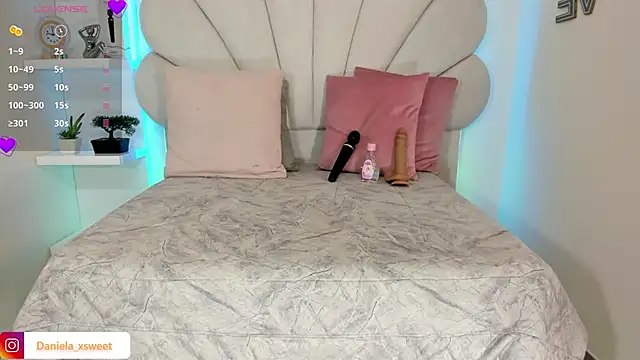 Danielaangelina online show from April 18, 5:43 am