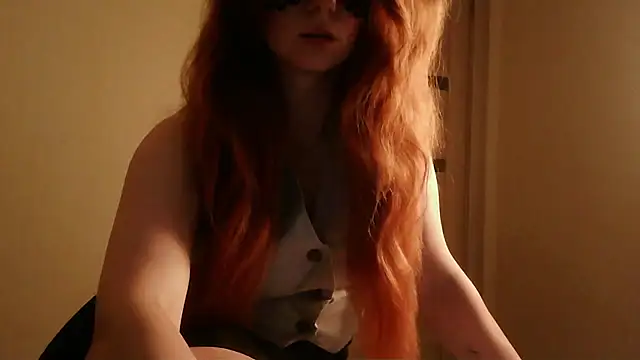 AliceOwen  online show from August 8, 9:45 pm