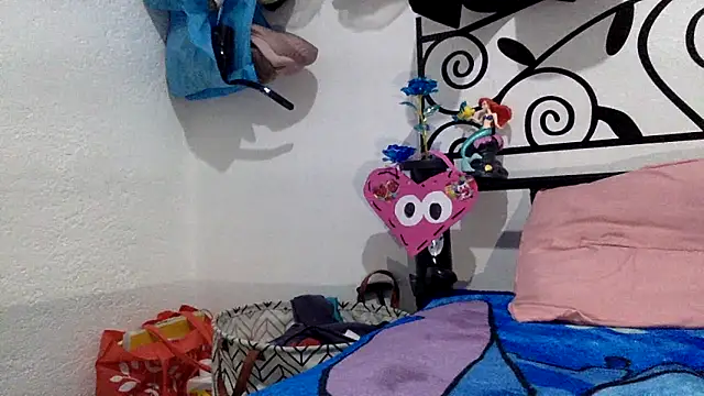 sharonlopez9611 online show from April 3, 3:04 am