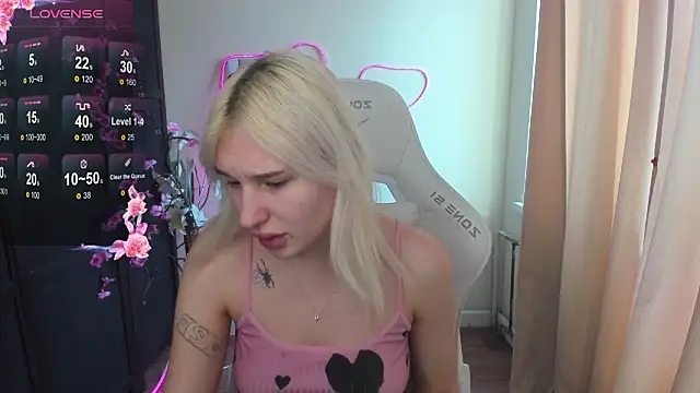 EvelinaLuu online show from March 15, 4:58 am