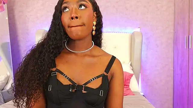 ThianaLopez online show from April 16, 9:39 pm