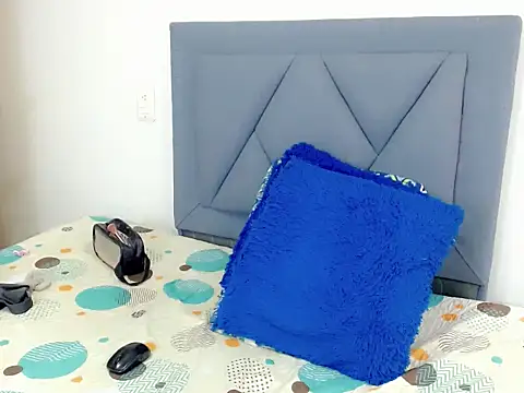 dominic 00 online show from February 10, 9:51 pm