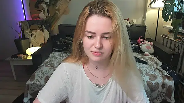 Alexa Pirs online show from April 19, 1:22 pm