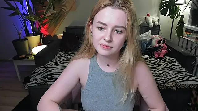 Alexa Pirs online show from April 5, 5:01 pm