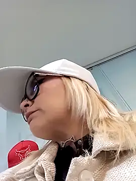 CandieGilson   online show from April 15, 12:06 pm