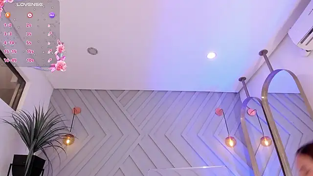 Adharamonroe online show from March 18, 11:15 am