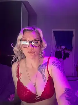 Curvy-Cleo online show from April 19, 8:44 pm