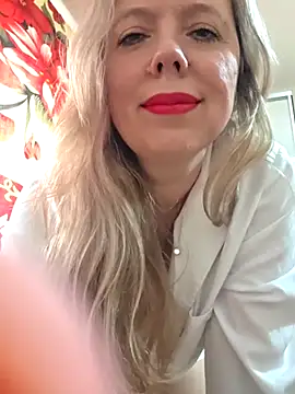 Irina3718 online show from April 18, 2:08 pm