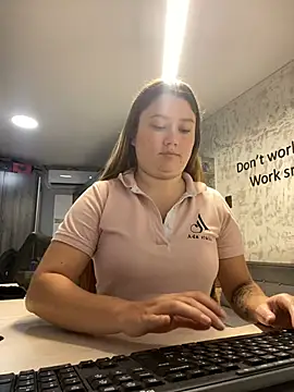 sophikinley online show from March 5, 1:34 am