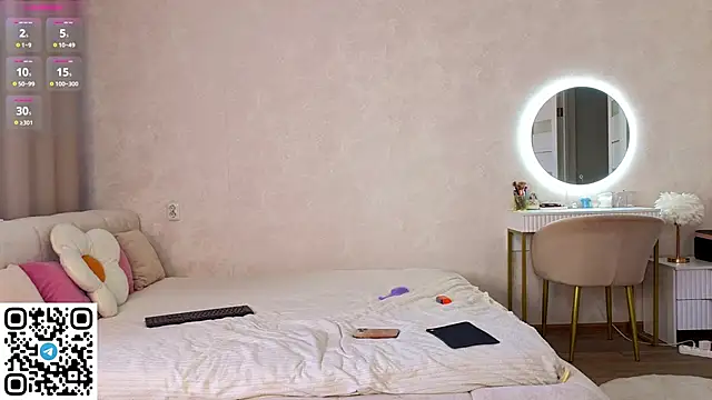 cassiemurr  online show from April 1, 7:31 am