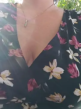 emiliemilf online show from March 25, 6:44 pm