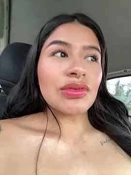 andrea gomes  online show from April 18, 7:58 pm