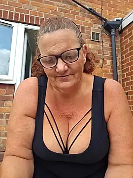 MissQueenBeex online show from August 7, 12:45 pm