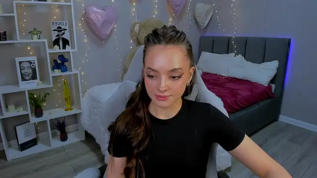 MelanieAlves online show from March 12, 5:59 pm