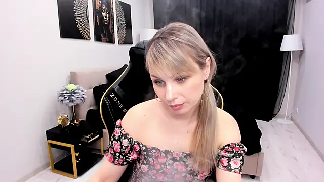 LindaSandy 1 online show from March 14, 7:42 am