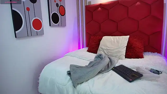 EmmaJhomson online show from April 16, 12:49 pm