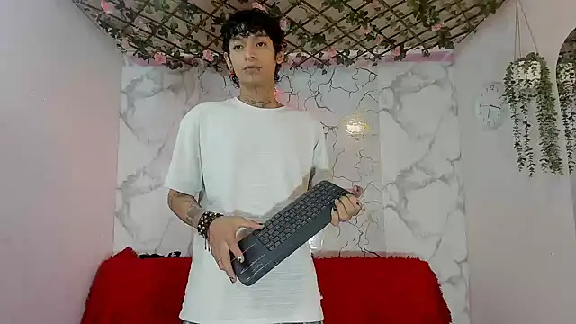 Bastian boyshot77 online show from April 17, 7:27 pm