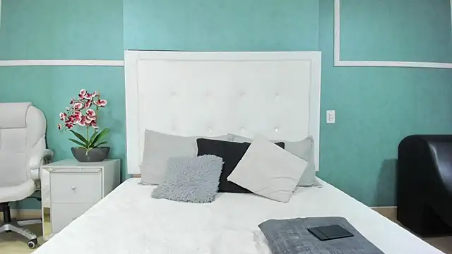 ania gomez online show from February 11, 8:10 pm